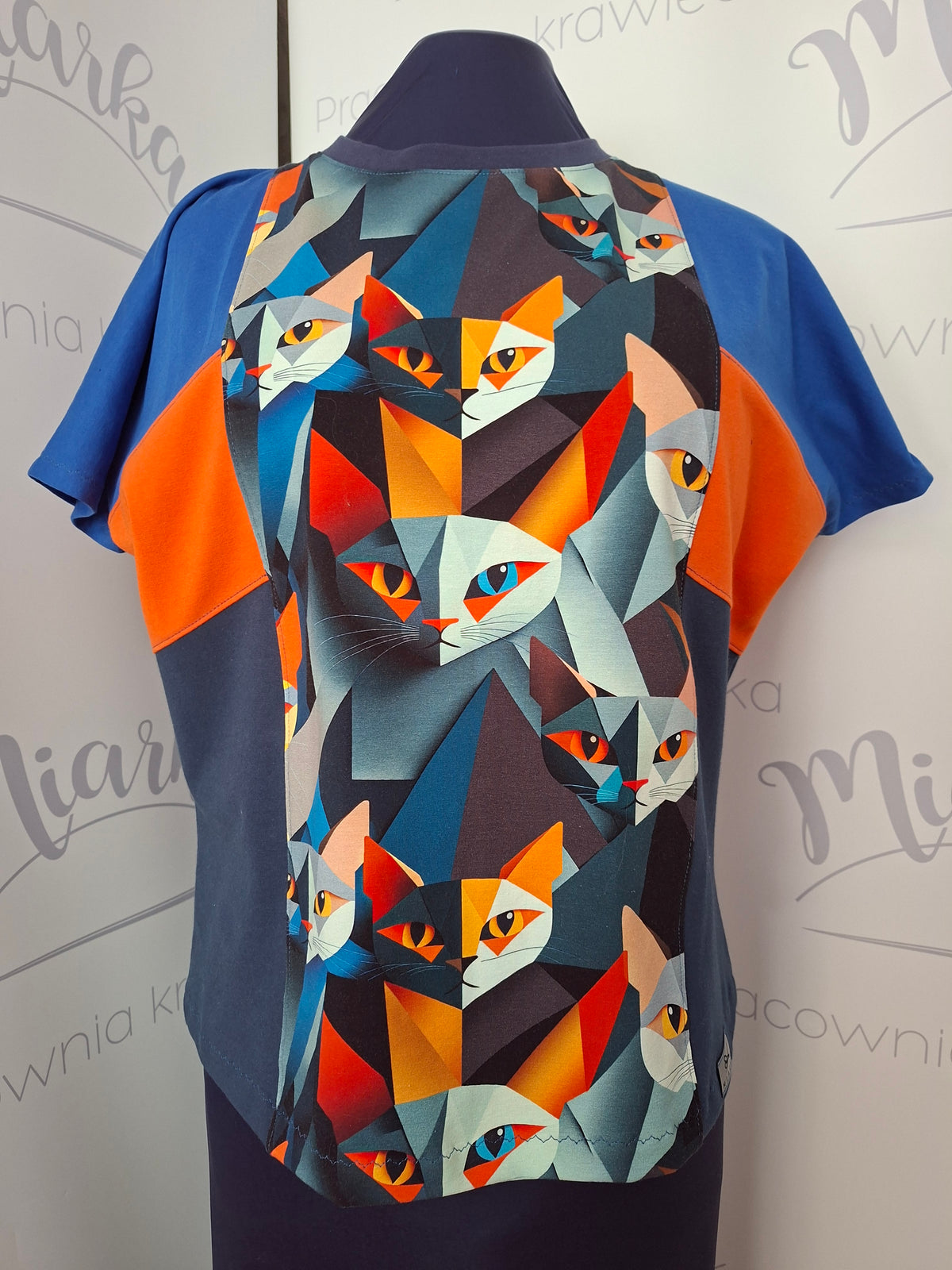 T-shirt damski – GEOMETRYCZNE KOTY