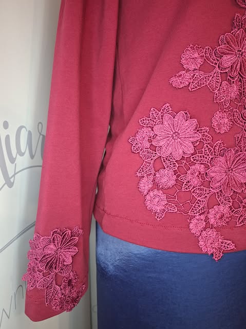 Bluza damska dresowa – KASKADOWA GIPIURA