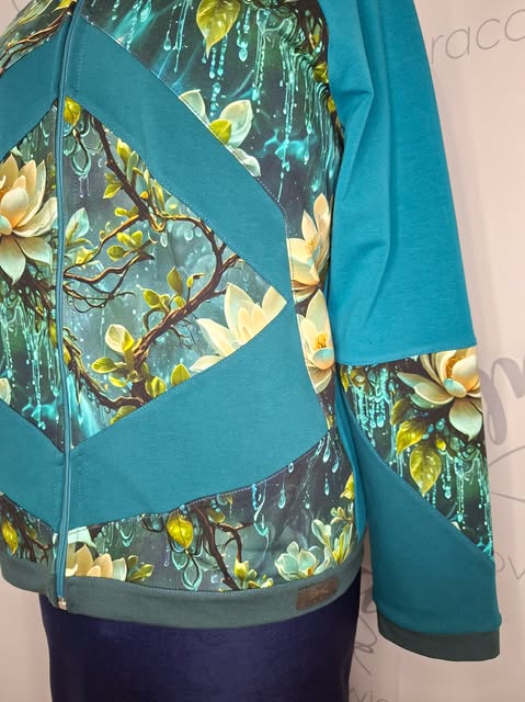 Rozpinana bluza dresowa ze stójką - KASKADA MAGNOLII