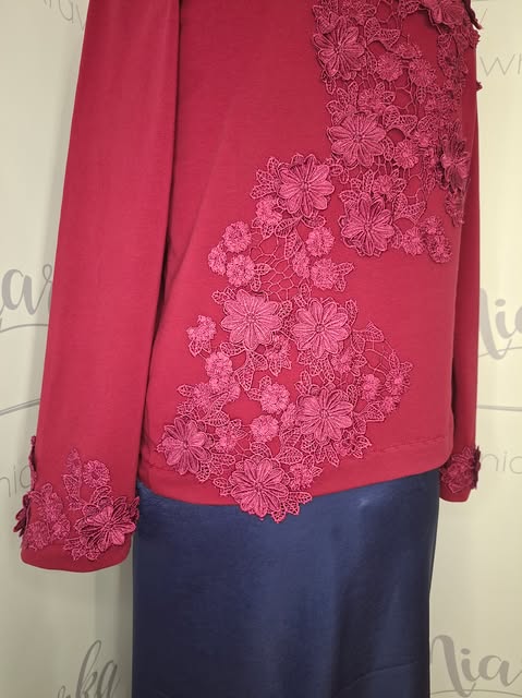 Bluza damska dresowa – ASYMETRYCZNA GIPIURA