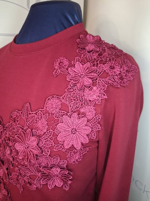 Bluza damska dresowa – KASKADOWA GIPIURA